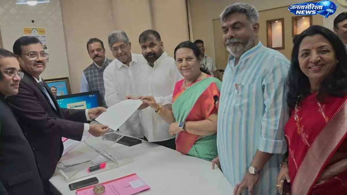 Mumbai : उद्धव गुट को झटका, सचिन अहीर शिंदे गुट में शामिल Mumbai : उद्धव गुट को झटका, सचिन अहीर शिंदे गुट में शामिल