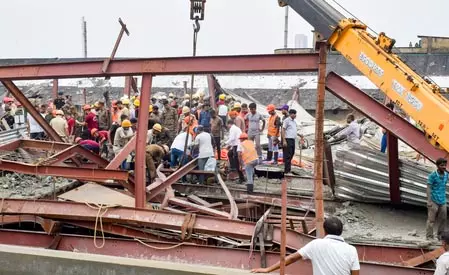तारातला हादसाः एसआईटी ने कोलकाता पोर्ट ट्रस्ट और नगर निगम से मांगी जानकारी तारातला हादसाः एसआईटी ने कोलकाता पोर्ट ट्रस्ट और नगर निगम से मांगी जानकारी