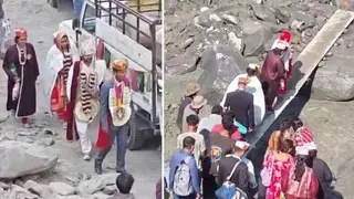 लाहुल-स्पीति में बाढ़ से जनजीवन प्रभावित, BRO ने दूल्हा-दुल्हन को सुरक्षित पार कराया लाहुल-स्पीति में बाढ़ से जनजीवन प्रभावित, BRO ने दूल्हा-दुल्हन को सुरक्षित पार कराया