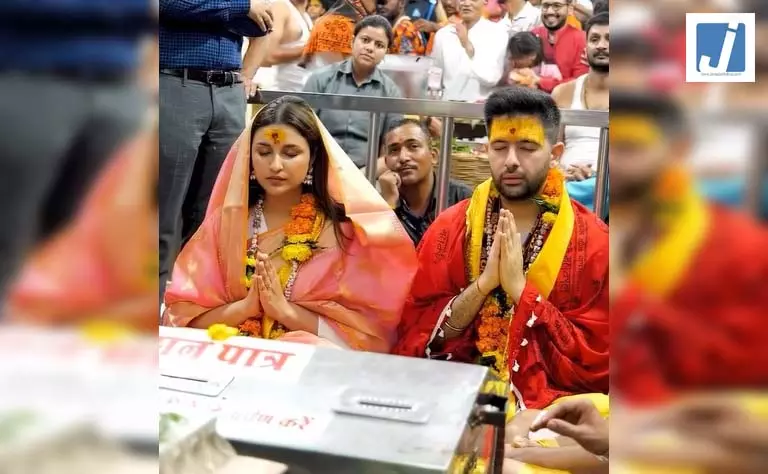 महाकालेश्वर ज्योतिर्लिंग मंदिर में राघव चड्ढा संग पहुंचीं परिणीति चोपड़ा महाकालेश्वर ज्योतिर्लिंग मंदिर में राघव चड्ढा संग पहुंचीं परिणीति चोपड़ा