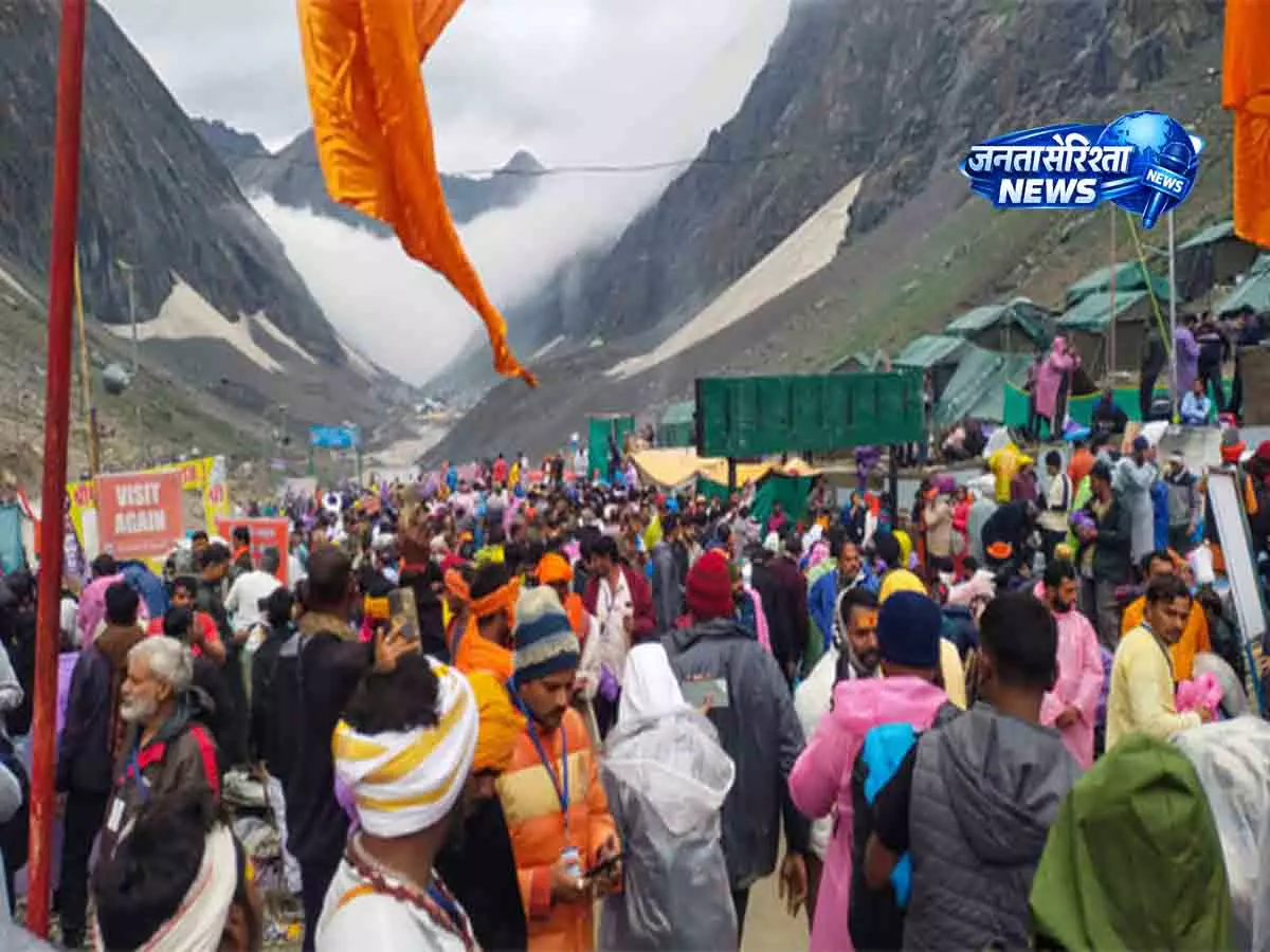 Amarnath Yatra पर ISI की नजर; PoK संकट से ध्यान भटकाने की साजिश Amarnath Yatra पर ISI की नजर; PoK संकट से ध्यान भटकाने की साजिश