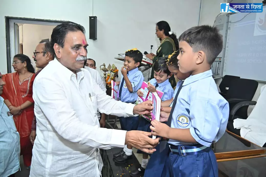 रायपुर पश्चिम में शिक्षा को नई उड़ान, मेधावी विद्यार्थियों का सम्मान और स्कूलों को मिली विकास की सौगात