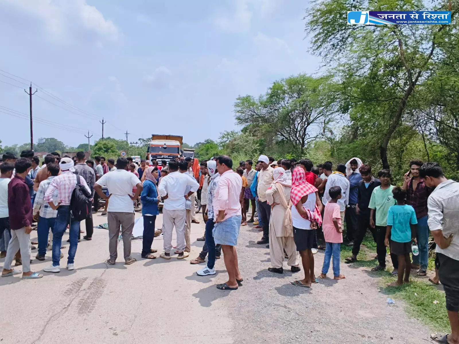 सड़क दुर्घटना के बाद राष्ट्रीय राजमार्ग पर अवरोध करने वालों पर पुसौर पुलिस की सख्त कार्रवाई सड़क दुर्घटना के बाद राष्ट्रीय राजमार्ग पर अवरोध करने वालों पर पुसौर पुलिस की सख्त कार्रवाई