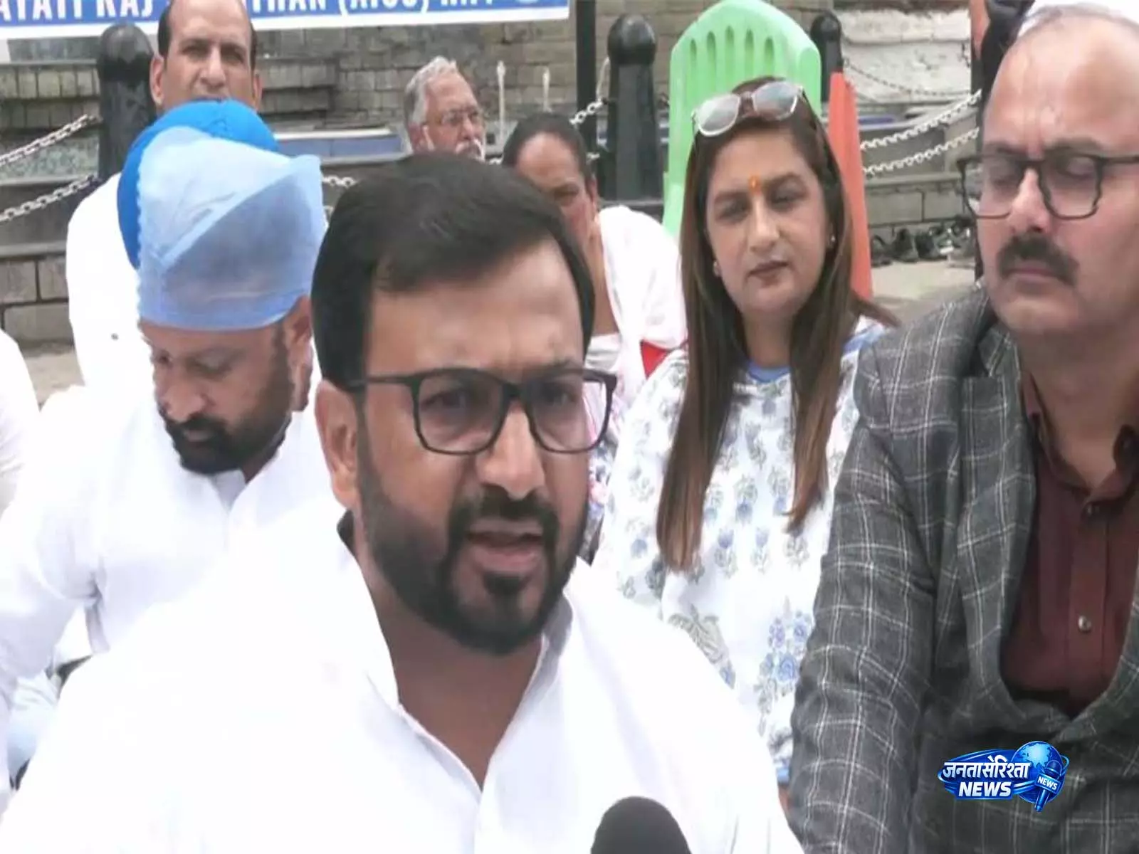 शिमला में Congress का ‘सेव डेमोक्रेसी सत्याग्रह’, लोकतांत्रिक संस्थाओं पर खतरे का आरोप शिमला में Congress का ‘सेव डेमोक्रेसी सत्याग्रह’, लोकतांत्रिक संस्थाओं पर खतरे का आरोप