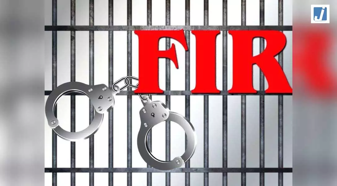 मोमोज खिलाने के बहाने कार में ले जाकर युवती से SEX की डिमांड, पुलिस ने आरोपी को दबोचा मोमोज खिलाने के बहाने कार में ले जाकर युवती से SEX की डिमांड, पुलिस ने आरोपी को दबोचा