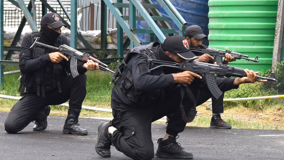 Srinagar: अमरनाथ यात्रा की सुरक्षा व्यवस्था मजबूत, बड़े पैमाने पर मॉक ड्रिल का आयोजन Srinagar: अमरनाथ यात्रा की सुरक्षा व्यवस्था मजबूत, बड़े पैमाने पर मॉक ड्रिल का आयोजन