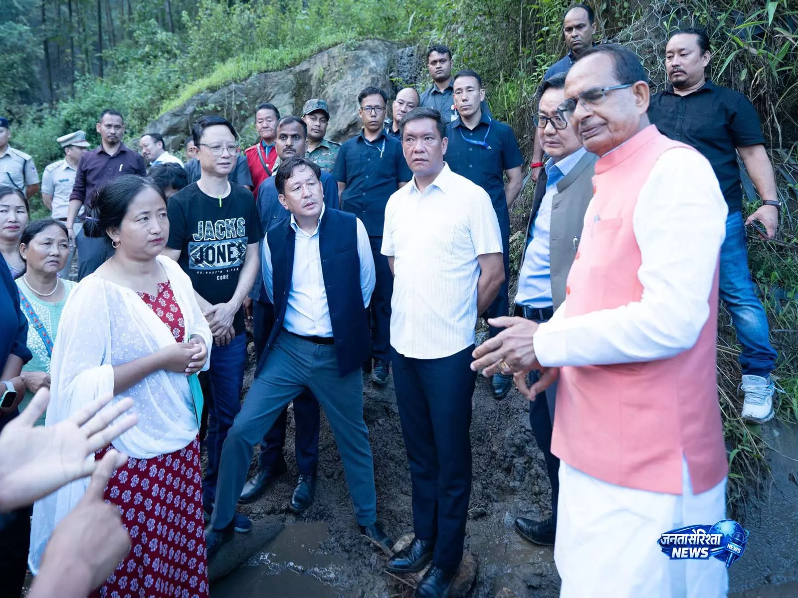 Shivraj Chouhan, Kiren Rijiju का बाढ़ प्रभावित अरुणाचल प्रदेश का दौरा, केंद्र से मदद का भरोसा Shivraj Chouhan, Kiren Rijiju का बाढ़ प्रभावित अरुणाचल प्रदेश का दौरा, केंद्र से मदद का भरोसा