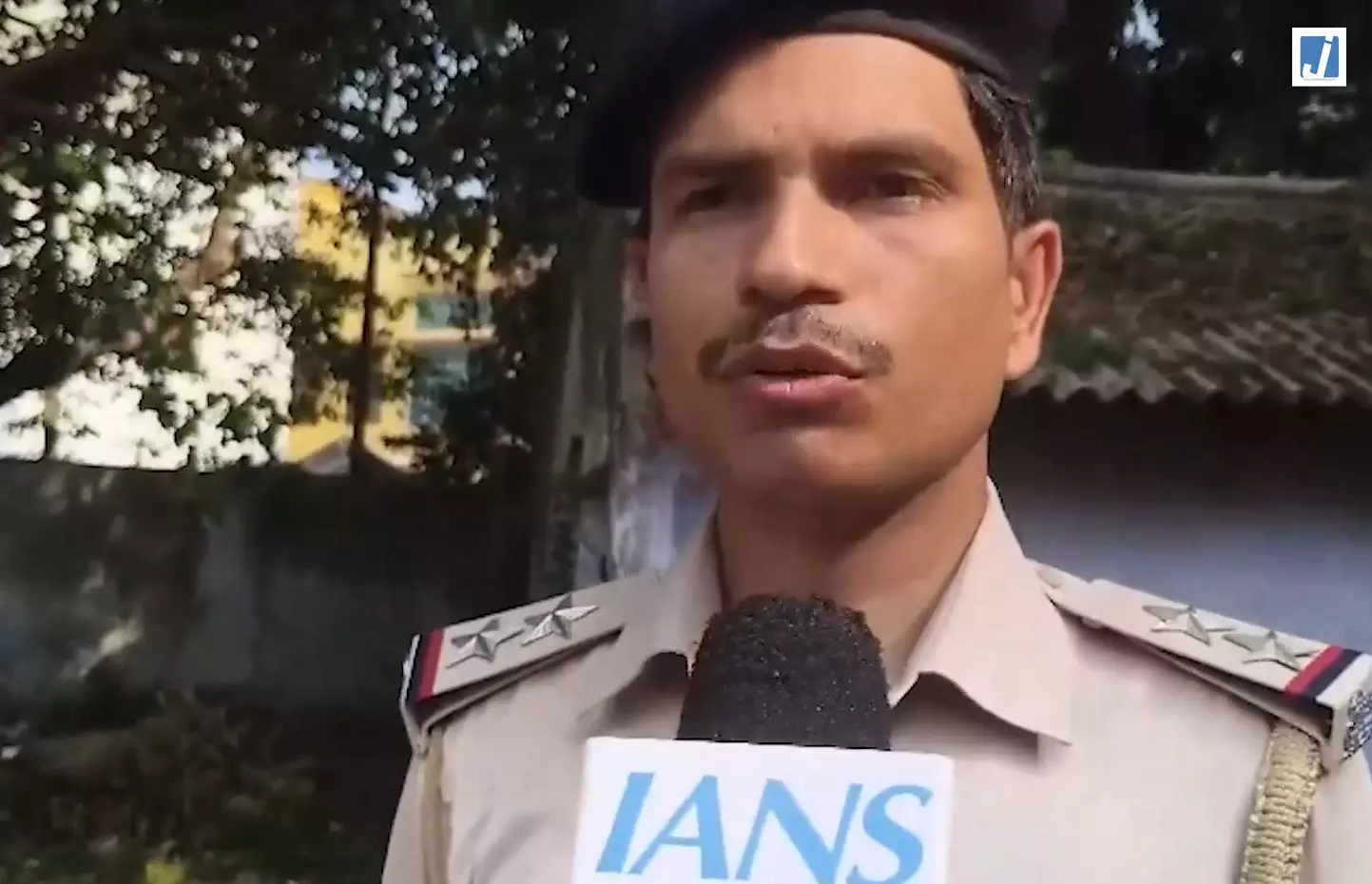 पोछा लगाने के विवाद में बड़े भाई ने छोटे भाई की कर दी हत्या, आरोपी भाई फरार पोछा लगाने के विवाद में बड़े भाई ने छोटे भाई की कर दी हत्या, आरोपी भाई फरार