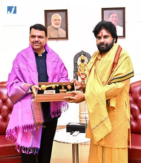 पवन कल्याण ने महाराष्ट्र के सीएम देवेंद्र फडणवीस से की मुलाकात, पूर्वी घाट में बाघ संरक्षण पर हुई चर्चा पवन कल्याण ने महाराष्ट्र के सीएम देवेंद्र फडणवीस से की मुलाकात, पूर्वी घाट में बाघ संरक्षण पर हुई चर्चा