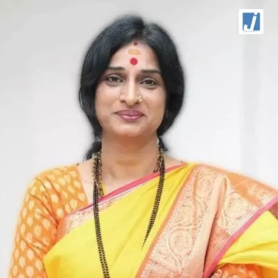 तेलंगाना भाजपा नेता माधवी लता ने निशानेबाजी प्रतियोगिता में जीता स्वर्ण पदक तेलंगाना भाजपा नेता माधवी लता ने निशानेबाजी प्रतियोगिता में जीता स्वर्ण पदक