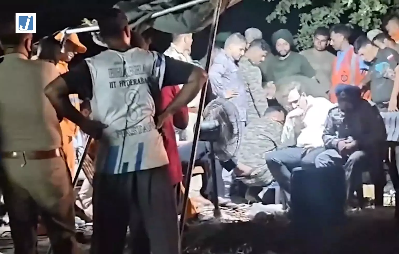 बोरवेल में गिरे 4 वर्षीय नीरभय को बचाने के लिए रेस्क्यू ऑपरेशन अब भी जारी बोरवेल में गिरे 4 वर्षीय नीरभय को बचाने के लिए रेस्क्यू ऑपरेशन अब भी जारी
