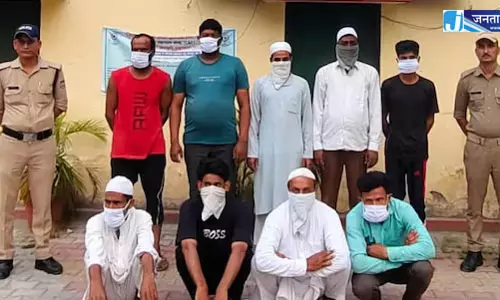 दंगा करने की साजिश रच रहे 9 उपद्रवी गिरफ्तार, छतों से ईंट और पत्थर जब्त