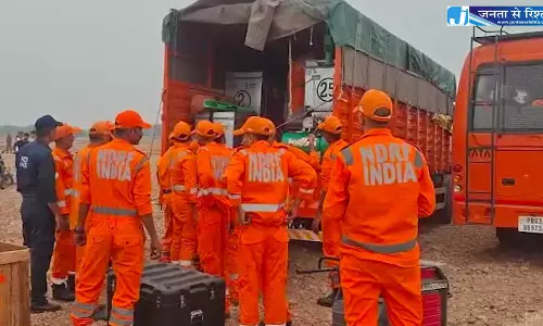 220 फीट गहरे बोरवेल में गिरे बच्चे की मौत, NDRF ने 21 घंटे तक चलाया रेस्क्यू ऑपरेशन 220 फीट गहरे बोरवेल में गिरे बच्चे की मौत, NDRF ने 21 घंटे तक चलाया रेस्क्यू ऑपरेशन