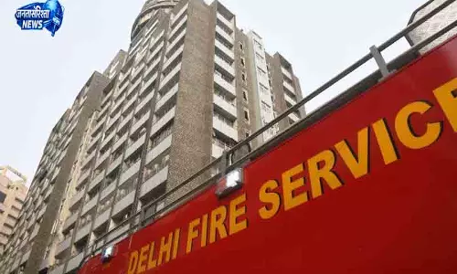 Delhi कनॉट प्लेस के परिक्रमा रेस्तरां में लगी आग, कोई हताहत नहीं Delhi कनॉट प्लेस के परिक्रमा रेस्तरां में लगी आग, कोई हताहत नहीं