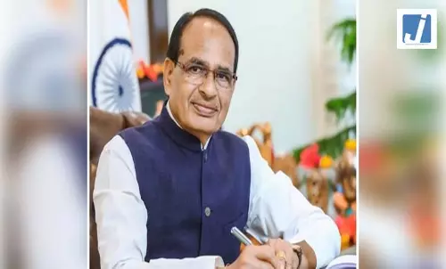 वीबी-जी राम जी एक्ट आज से लागू, अब ग्रामीण रोजगार की गारंटी 125 दिन हुई वीबी-जी राम जी एक्ट आज से लागू, अब ग्रामीण रोजगार की गारंटी 125 दिन हुई