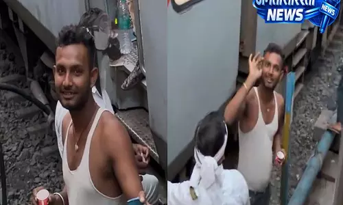 SMVT एक्सप्रेस में गंदे इशारों का आरोप, महिला ने सोशल मीडिया पर शेयर किया वीडियो SMVT एक्सप्रेस में गंदे इशारों का आरोप, महिला ने सोशल मीडिया पर शेयर किया वीडियो