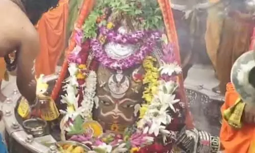 बाबा महाकाल को भांग, पंचामृत पूजन और चंदन किया गया अर्पित, राजा स्वरूप भव्य शृंगार बाबा महाकाल को भांग, पंचामृत पूजन और चंदन किया गया अर्पित, राजा स्वरूप भव्य शृंगार