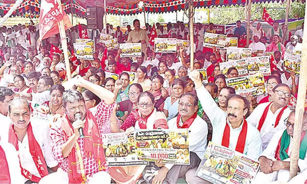 किसानों ने अपनी मांगों को लेकर बड़े पैमाने पर ‘चलो विजयवाड़ा’ आंदोलन किया किसानों ने अपनी मांगों को लेकर बड़े पैमाने पर ‘चलो विजयवाड़ा’ आंदोलन किया