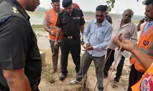 Ambala गांव में 4 साल का बच्चा बोरवेल में गिरा, बचाव अभियान जारी Ambala गांव में 4 साल का बच्चा बोरवेल में गिरा, बचाव अभियान जारी