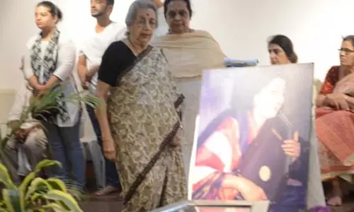विजया मेहता के निधन पर पीएम मोदी समेत कई नेताओं ने दी श्रद्धांजलि विजया मेहता के निधन पर पीएम मोदी समेत कई नेताओं ने दी श्रद्धांजलि