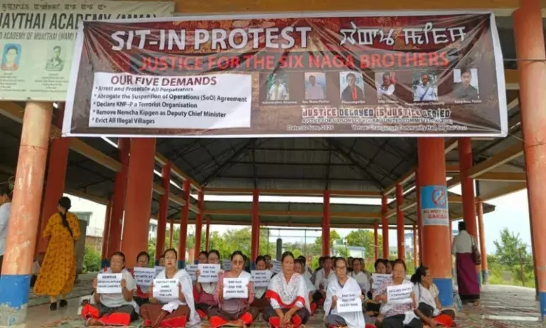 Imphal: 6 लियांगमाई नागा नागरिकों की मौत पर न्याय के लिए धरना Imphal: 6 लियांगमाई नागा नागरिकों की मौत पर न्याय के लिए धरना