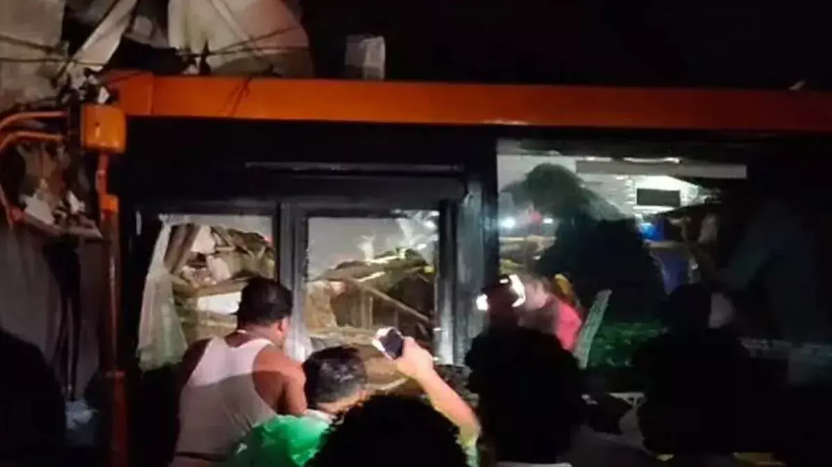 Thrissur में KSRTC बस के दुकान से टकराने से व्यक्ति की मौत Thrissur में KSRTC बस के दुकान से टकराने से व्यक्ति की मौत