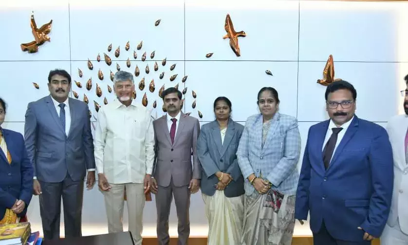 Andhra: न्यायिक अधिकारियों ने न्यायिक जिलों के पुनर्गठन और नई अदालतों की मांग की Andhra: न्यायिक अधिकारियों ने न्यायिक जिलों के पुनर्गठन और नई अदालतों की मांग की