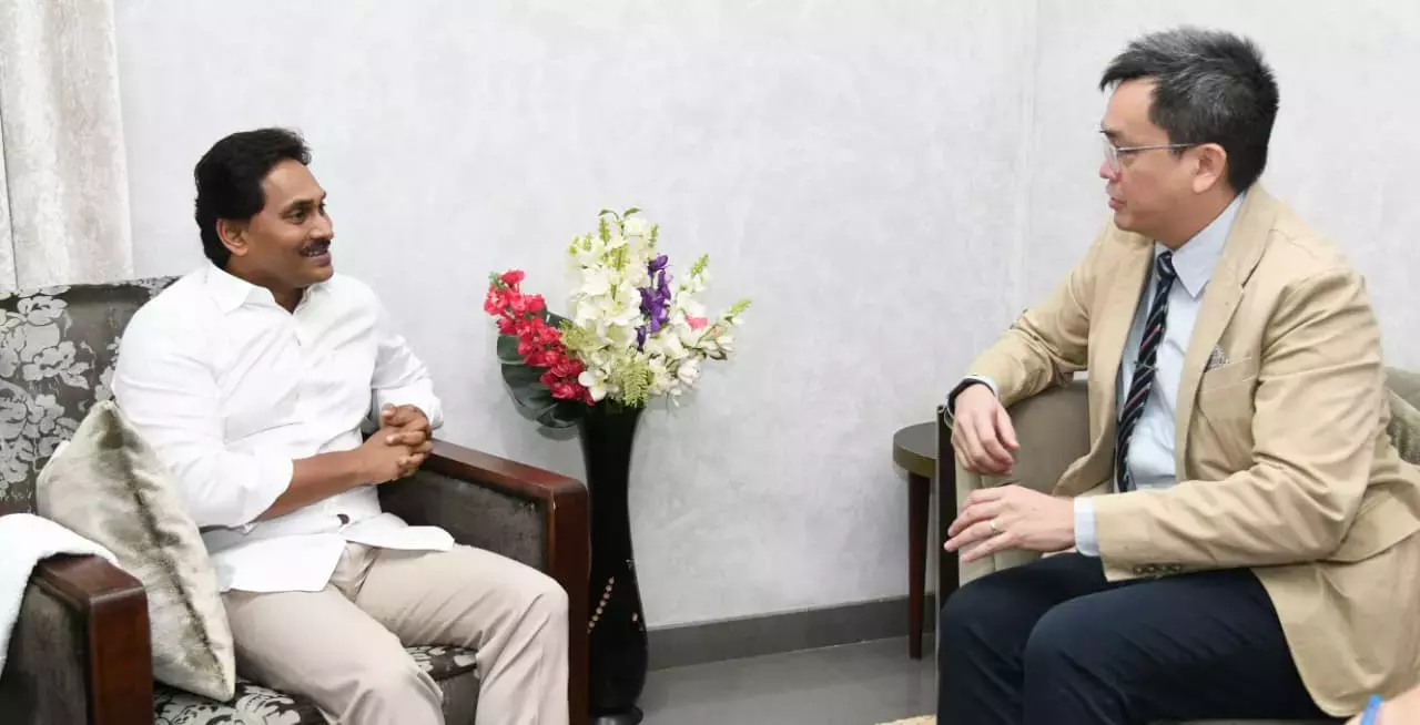Andhra: सिंगापुर के महावाणिज्य दूत ने जगन से मुलाकात की Andhra: सिंगापुर के महावाणिज्य दूत ने जगन से मुलाकात की