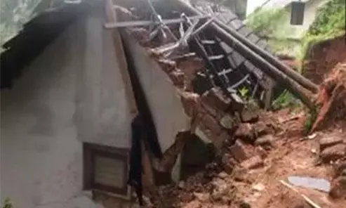 Telangana: भारी बारिश के कारण परिसर की दीवार गिरने से 3 की मौत Telangana: भारी बारिश के कारण परिसर की दीवार गिरने से 3 की मौत