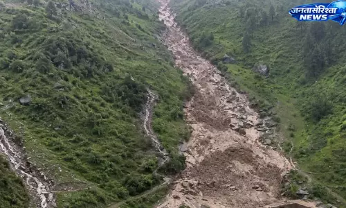 Doda : बादल फटने से दो बार आई अचानक बाढ़, कई सड़कें बंद, प्रशासन अलर्ट Doda : बादल फटने से दो बार आई अचानक बाढ़, कई सड़कें बंद, प्रशासन अलर्ट