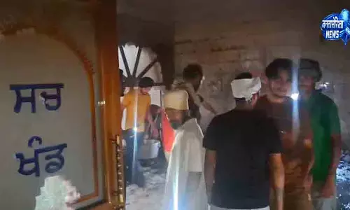 Muktsar गुरुद्वारे में AC में आग, 4 स्वरूप जले Muktsar गुरुद्वारे में AC में आग, 4 स्वरूप जले