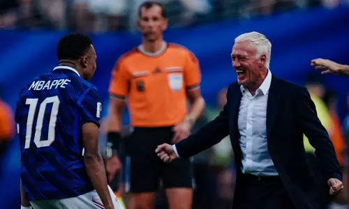 FIFA WC: एम्बाप्पे ने मेस्सी को हराया, फ्रांस ने स्वीडन को हराकर अंतिम-16 में जगह बनाई FIFA WC: एम्बाप्पे ने मेस्सी को हराया, फ्रांस ने स्वीडन को हराकर अंतिम-16 में जगह बनाई