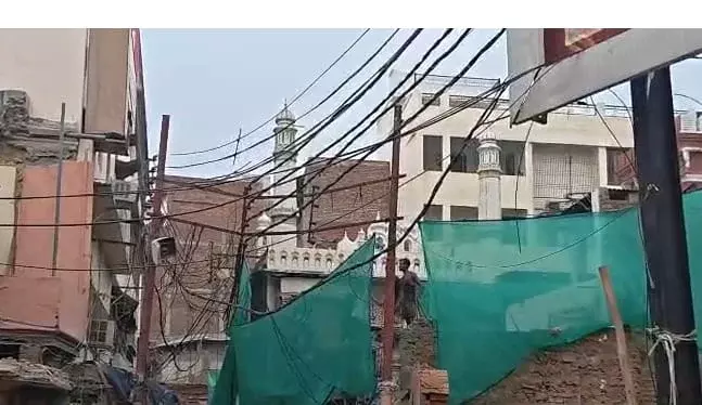 Varanasi: चौड़ीकरण परियोजना में बड़ी कार्रवाई, दालमंडी क्षेत्र में ध्वस्तीकरण Varanasi: चौड़ीकरण परियोजना में बड़ी कार्रवाई, दालमंडी क्षेत्र में ध्वस्तीकरण