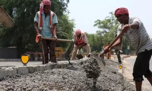 मनरेगा में बड़ा खुलासा: दक्षिण 24 परगना में 6 लाख लाभार्थियों का नहीं हुआ KYC मनरेगा में बड़ा खुलासा: दक्षिण 24 परगना में 6 लाख लाभार्थियों का नहीं हुआ KYC