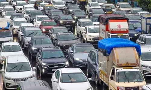 Auto Sales: मारुति ने पार किया 2 लाख का आंकड़ा, टोयोटा की बिक्री 7% बढ़ी Auto Sales: मारुति ने पार किया 2 लाख का आंकड़ा, टोयोटा की बिक्री 7% बढ़ी