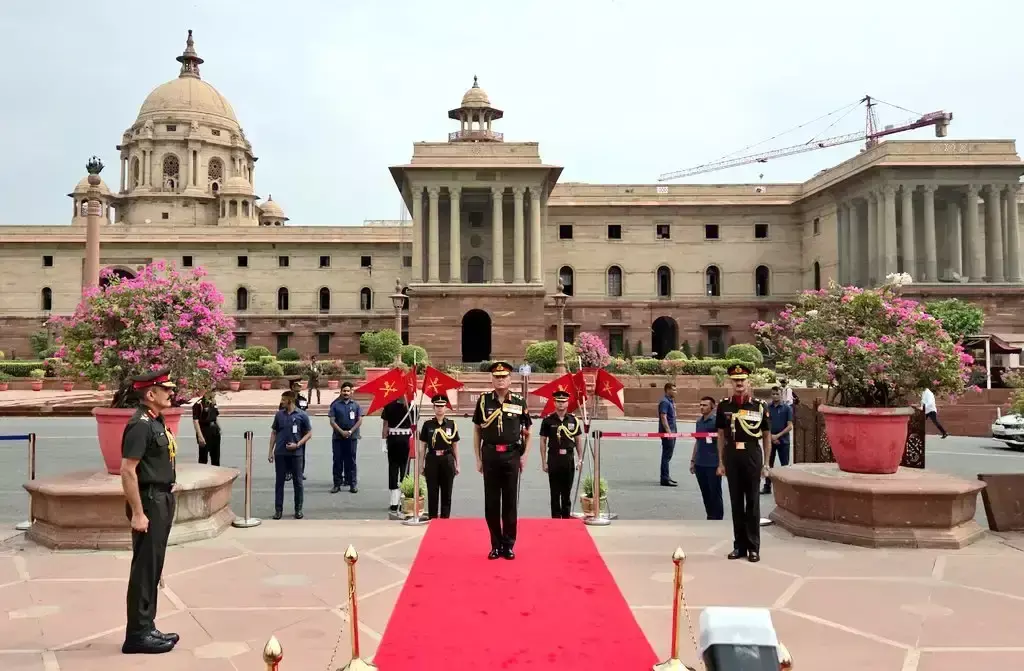 New Delhi: स्वदेशी तकनीक से सैन्य ताकत बढ़ाने पर आर्मी चीफ का फोकस New Delhi: स्वदेशी तकनीक से सैन्य ताकत बढ़ाने पर आर्मी चीफ का फोकस