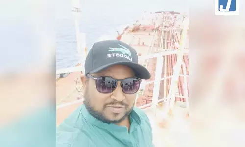 भारतीय नाविक की हुई थी मौत, नहीं मिले कई अंग, परिवार ने उठाई जांच की मांग भारतीय नाविक की हुई थी मौत, नहीं मिले कई अंग, परिवार ने उठाई जांच की मांग