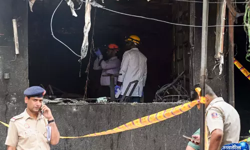Delhi Police मालवीय नगर होटल आग मामले में अगले हफ़्ते दाखिल कर सकती है चार्जशीट Delhi Police मालवीय नगर होटल आग मामले में अगले हफ़्ते दाखिल कर सकती है चार्जशीट