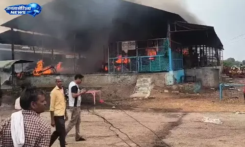 Morena : सबलगढ़ मंडी गोदाम में भीषण आग, सब्जियों का भारी नुकसान Morena : सबलगढ़ मंडी गोदाम में भीषण आग, सब्जियों का भारी नुकसान