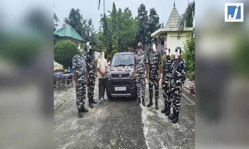 SSB ने भारत-नेपाल सीमा के पास 16 लाख रुपये जब्त किए, दो गिरफ्तार SSB ने भारत-नेपाल सीमा के पास 16 लाख रुपये जब्त किए, दो गिरफ्तार