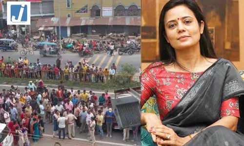महुआ मोइत्रा पर फेंके गए अंडे, भड़कीं सांसद