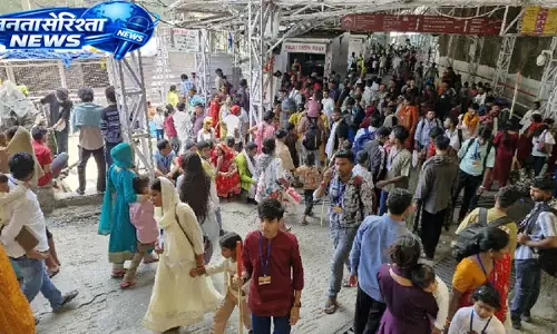 वैष्णो देवी यात्रा में श्रद्धालुओं की संख्या में रिकॉर्ड बढ़ोतरी, 2026 में 53 लाख से अधिक पहुंचे भवन वैष्णो देवी यात्रा में श्रद्धालुओं की संख्या में रिकॉर्ड बढ़ोतरी, 2026 में 53 लाख से अधिक पहुंचे भवन