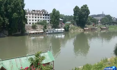 J-K: कश्मीर घाटी में लू का दौर जारी, लंबे समय से बारिश न होने से चिंता बढ़ी J-K: कश्मीर घाटी में लू का दौर जारी, लंबे समय से बारिश न होने से चिंता बढ़ी