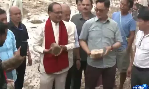 Arunachal के बाढ़ प्रभावित ईस्ट सियांग का दौरा, केंद्र से मदद का भरोसा Arunachal के बाढ़ प्रभावित ईस्ट सियांग का दौरा, केंद्र से मदद का भरोसा