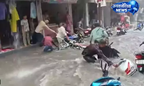 Ashta : पहली भारी बारिश से खुली ड्रेनेज सिस्टम की पोल, कई इलाकों में जलभराव Ashta : पहली भारी बारिश से खुली ड्रेनेज सिस्टम की पोल, कई इलाकों में जलभराव
