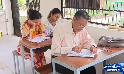 शौक-शौक में हासिल कर ली 32 डिग्रियां शौक-शौक में हासिल कर ली 32 डिग्रियां