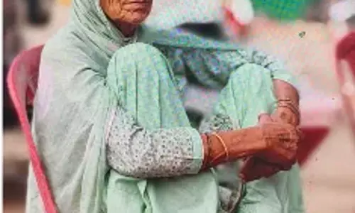 Meerut में हत्या से मचा हड़कंप, पुलिस जांच में जुटी Meerut में हत्या से मचा हड़कंप, पुलिस जांच में जुटी
