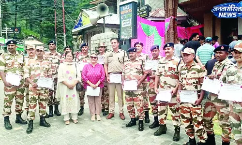 100 लोगों ने किया खून दान 100 लोगों ने किया खून दान