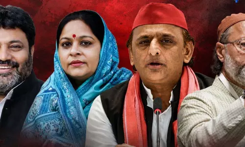 Akhilesh Yadav के फैसले पर सवाल Akhilesh Yadav के फैसले पर सवाल