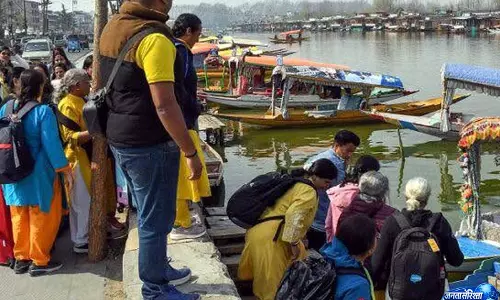 J-K: कश्मीर घाटी में लू का दौर जारी, लंबे समय से बारिश न होने से चिंता बढ़ी